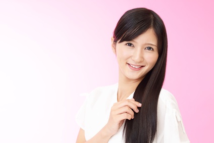 サラサラの髪に満足げな笑顔の女性