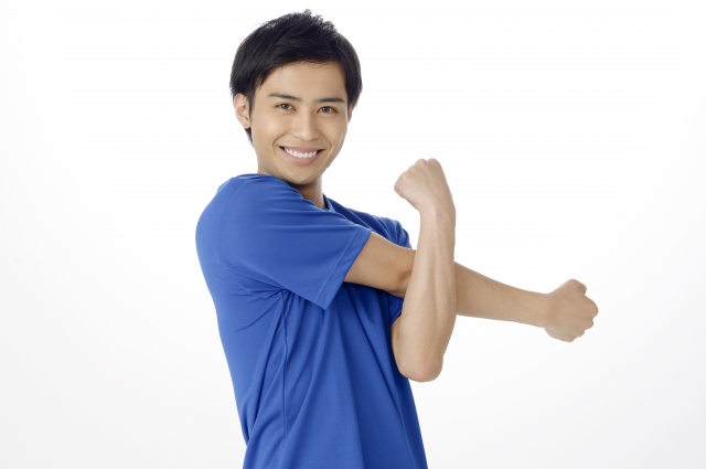 準備運動をするお兄さん