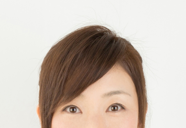 女性の目から上の顔